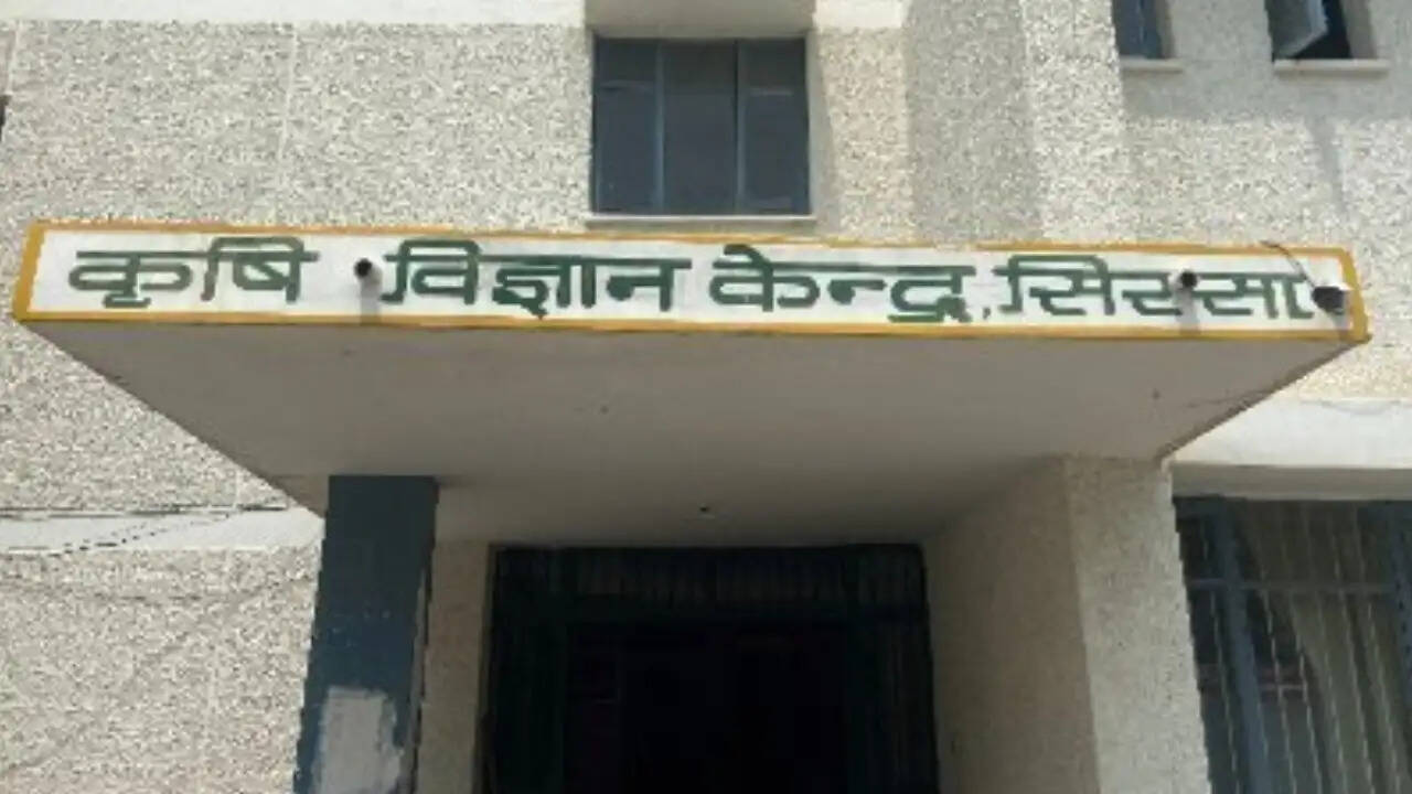 सिरसा: कृषि विज्ञान केंद्र की बैठक में फसल बीमा विधि कारण व कृषि उद्यमिता बढ़ावा देने पर चर्चा
