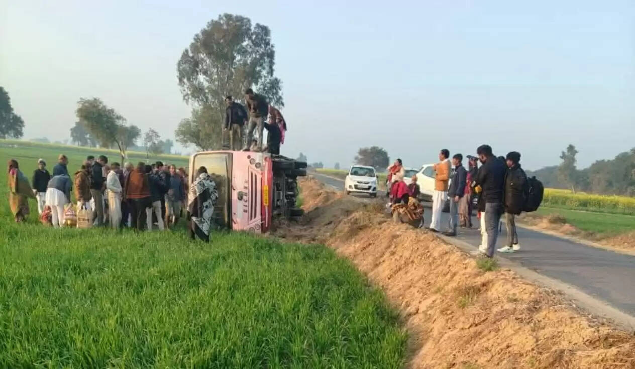 Sirsa News: गुड़िया खेड़ा से ढुकड़ा लिंक रोड पर पलटी रोडवेज की मिनी बस