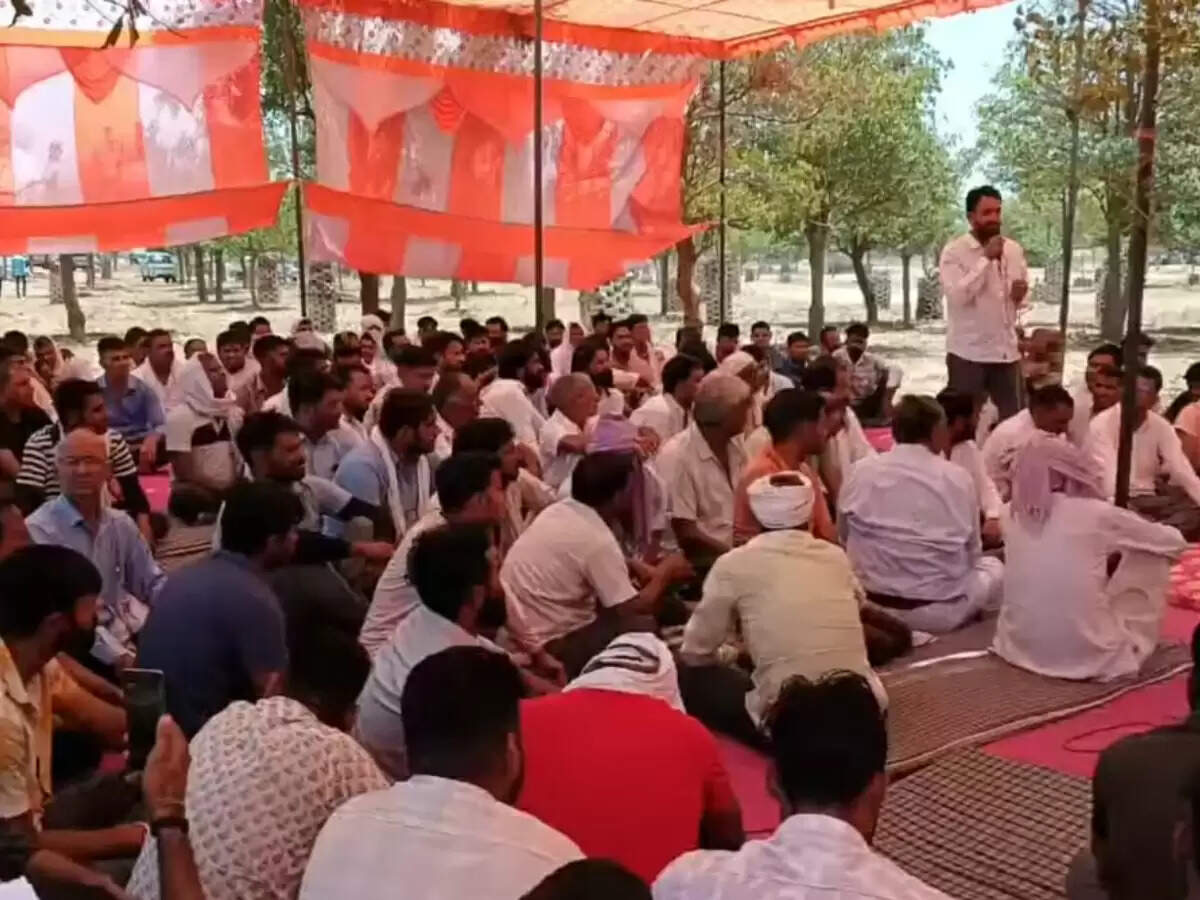 सीकर में 14 गावों का अखेपूरा टोल प्लाजा पर धरना प्रदर्शन, टोल चार्ज फ्री करवाने जुटे ग्रामीण