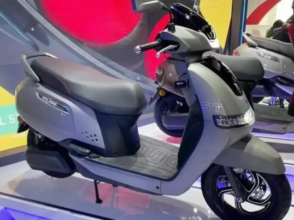 TVS ने लॉन्च किया सस्ता इलेक्ट्रिक स्कूटर iQube का बेस वेरिएंट लॉन्च, सिंगल चार्ज पर दमदार रेंज