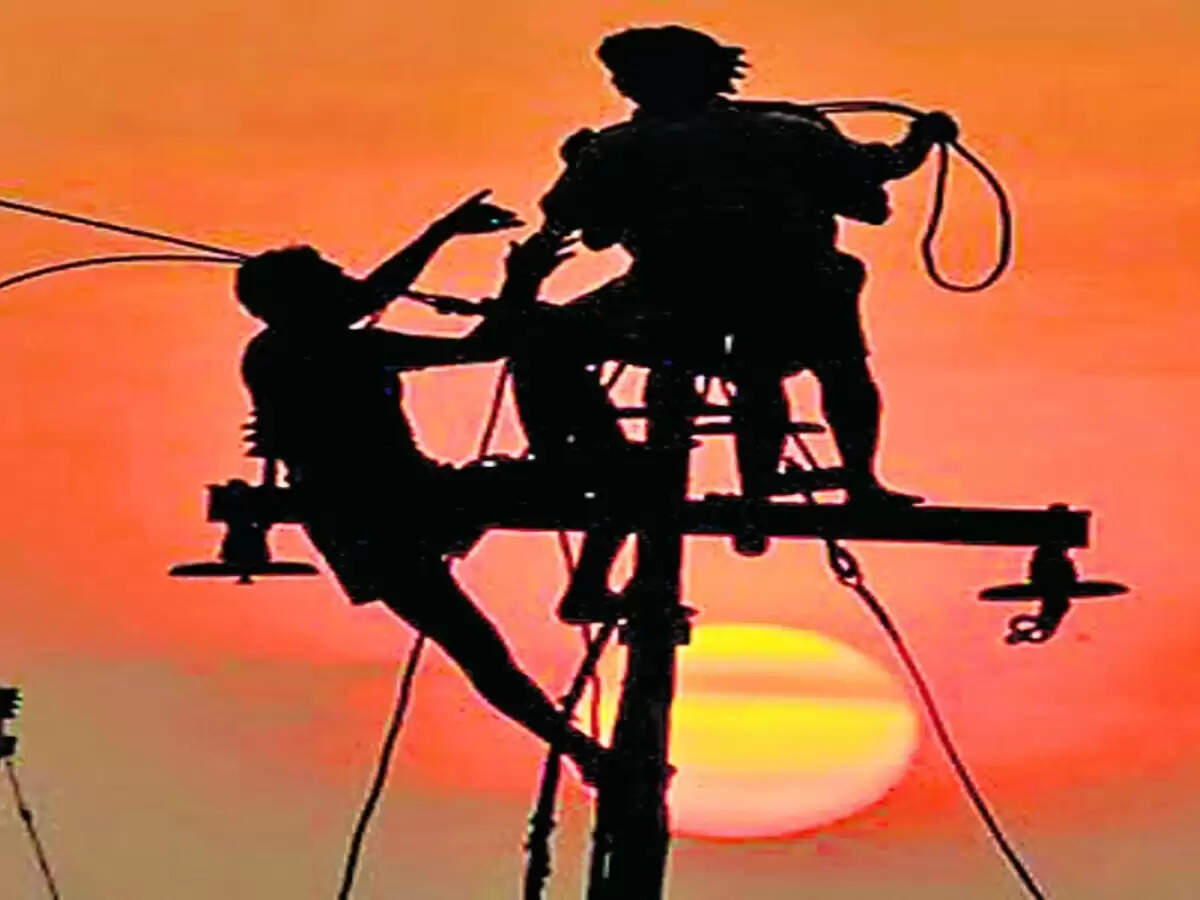 झांसी में बिजली चोरी करने पर 2 साल की जेल और 10 हजार रुपए जुर्माना